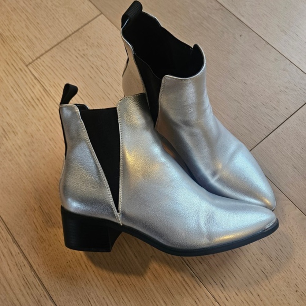Women's Silver Chelsea Ankle Boots - Sleek Metallic Style